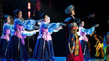 芙蓉镇·花开芙蓉大型原创行浸式实景民族风俗演绎剧场