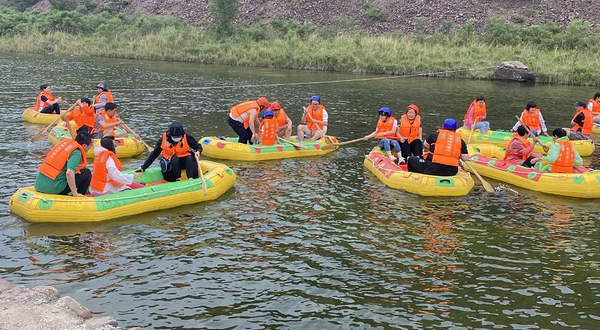张峰峡谷漂流
