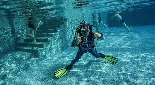 山西体育中心-游泳馆京沙潜水俱乐部