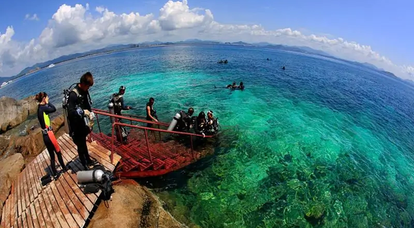 蜈支洲岛海上运动俱乐部