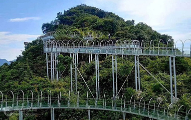 龙烈玻璃栈道景区第 4 张图片