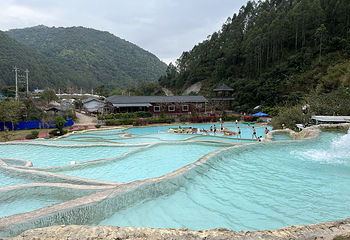 十万大山布透温泉第 26 张图片