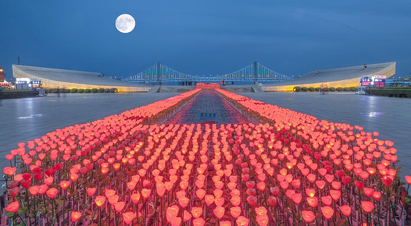 大连建市百年纪念城雕