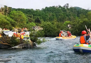 琼中峡漂流第 17 张图片