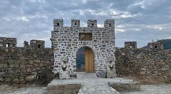 浮戏山雪花洞风景区-浮戏古寨