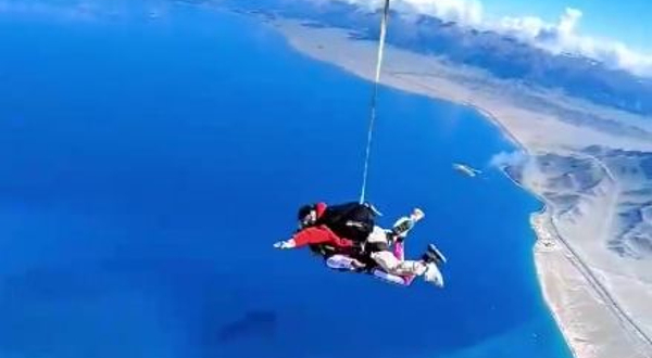 新疆赛里木湖直升机高空跳伞基地