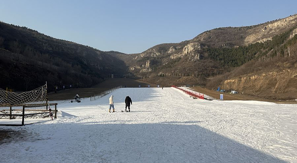 世际园滑雪场