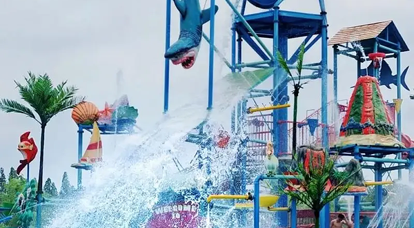 月亮湾戏水乐园