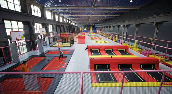 万有引力减压娱乐蹦床团建中心