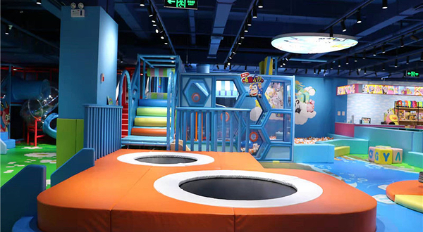 咘隆家族儿童乐园(凯旋广场店)
