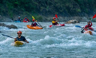 灵巫洞景区大宁河漂流