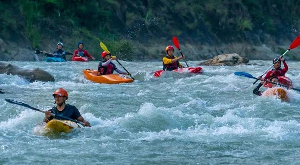 灵巫洞景区大宁河漂流