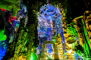 泰山地下大裂谷景区