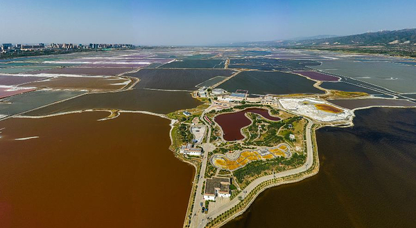中国死海运城盐湖-七彩盐湖景区