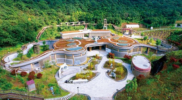 华蓥山大熊猫苑