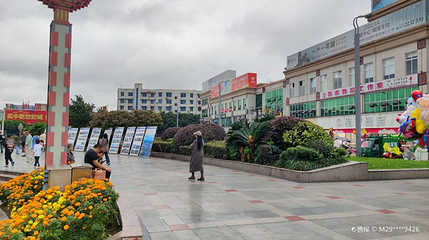 绵竹中心广场第 1 张图片