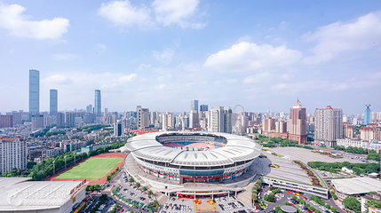 贺龙体育场第 2 张图片