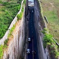 乌鲁瓦图悬崖公路