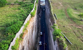 乌鲁瓦图悬崖公路
