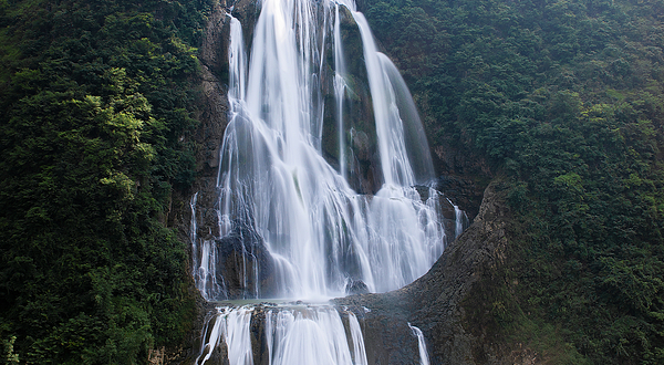 滴水滩瀑布景区