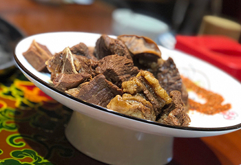 拉加里·雪龙庄园度假酒店(布达拉宫店)·思金拉措庄园藏餐(太阳岛店)第 2 张图片