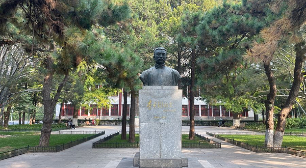 北京大学-李大钊像