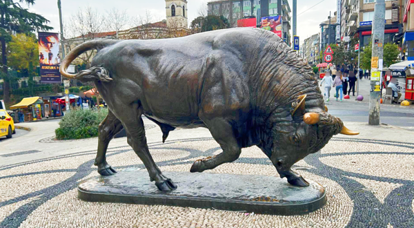 卡德柯伊公牛雕像