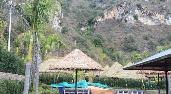 星宿江峡谷氟温泉