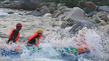 柞水峡谷漂流