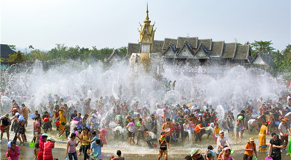 西双版纳泼水节