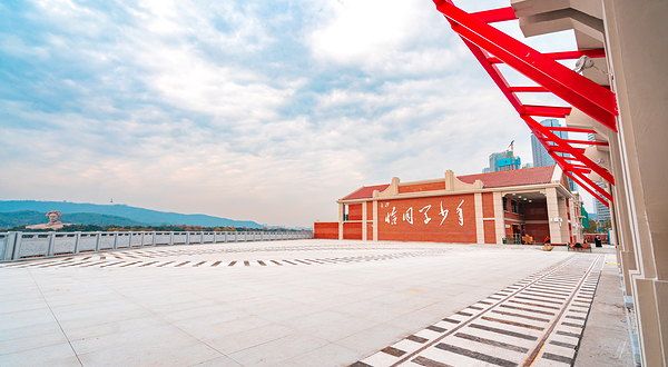 恰同学少年广场