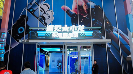 西湖遇见敦煌-扇子展示柜走廊拱门(打卡点)第 1 张图片