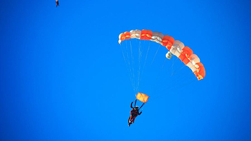 大浦跳伞飞行俱乐部