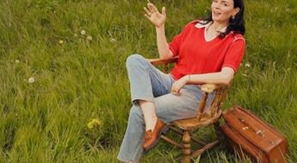 英国约克 · 爱尔兰单口喜剧演员 Aisling Bea 喜剧演出