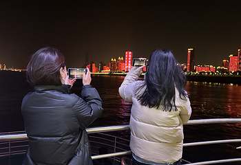 武汉两江游览·月亮湾码头(夜游长江)第 13 张图片