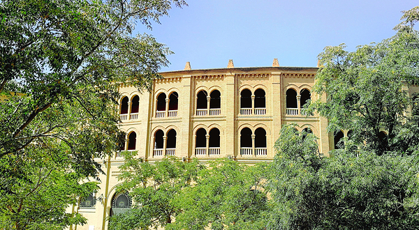 托罗斯广场（斗牛场）