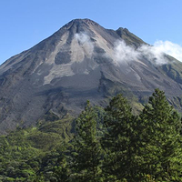 阿雷纳尔火山