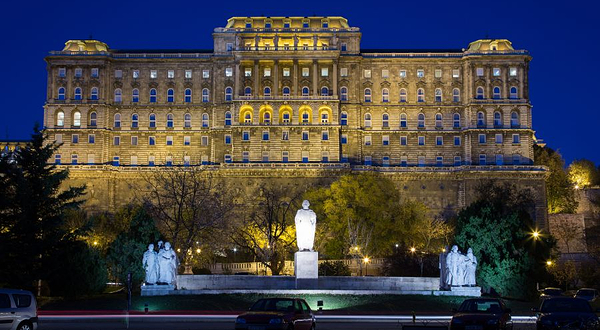 国立塞切尼图书馆