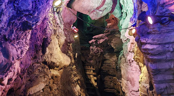 雷家寨古苗居洞穴遗址