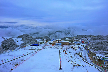 巴山罗盘顶滑雪场第 1 张图片