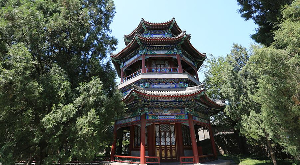 山色湖光共一楼