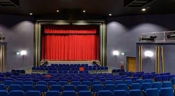 英国惠特利湾 · Ceri Dupree《Frock With Laughter》巡演