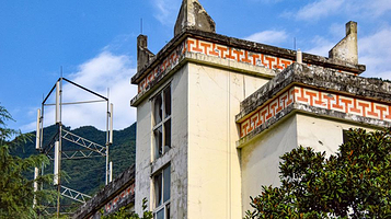 四川汶川特大地震漩口中学遗址