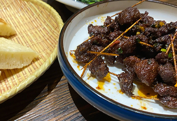 拉加里·雪龙庄园度假酒店(布达拉宫店)·思金拉措庄园藏餐(太阳岛店)第 4 张图片