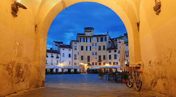 圆形竞技场广场