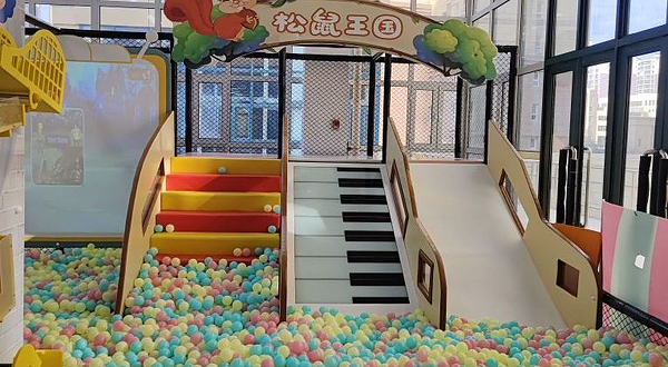 松鼠王国儿童成长乐园