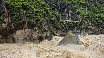 香格里拉虎跳峡景区-虎跳石第 5 张图片
