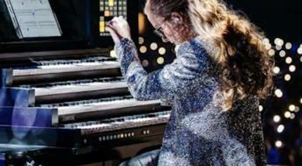 英国伯恩矛斯 · Anna Lapwood 音乐会