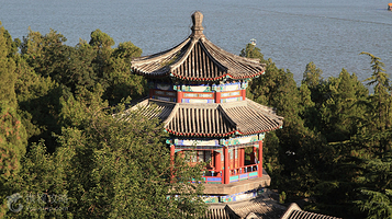 山色湖光共一楼