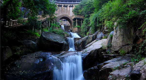乐嬉谷雨林瀑布群